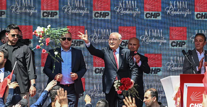 CHP'yi pavyon masalarına meze ettiler: Kılıçdaroğlu’ndan CHP’yi sarsan FETÖ çıkışı