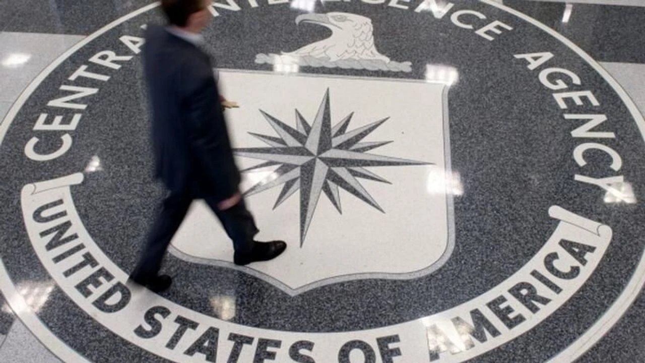 CIA Başkanı: 'İran kafamıza silah dayadı'