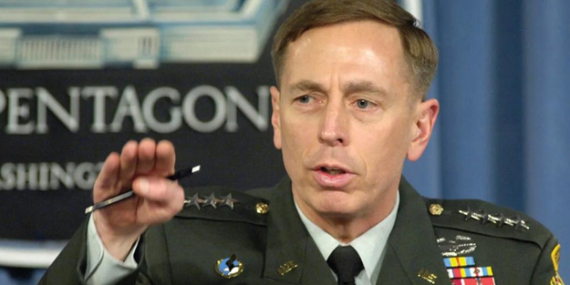 CIA direktörü David Petraeus: Rusya'nın Ukrayna'daki birliklerini, teçhizatını ve filosunu yok ederiz!