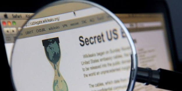 CIA Direktörü'nün e-postalarını yayımladı