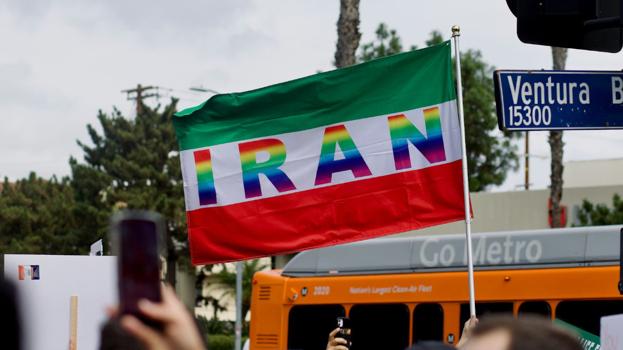 CIA İran'da 'vatan haini' arayışında!