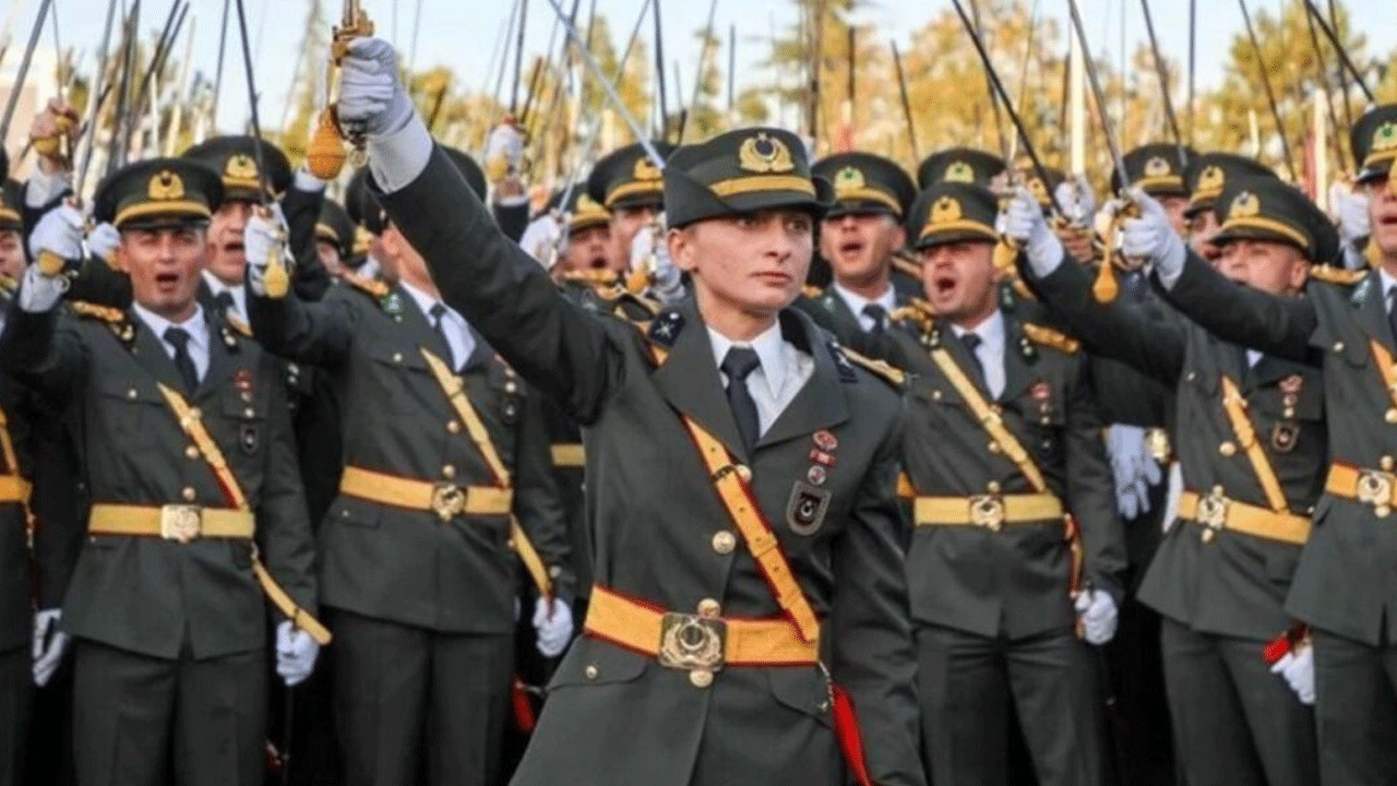 Çıbanın başından sahte kahramanlık! Cuntacı teğmen giderayak kuyruğu dik tutma çabasında