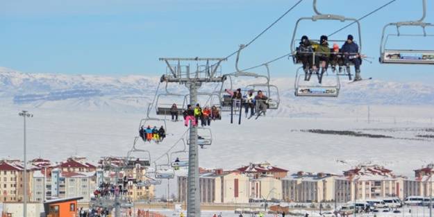 Cıbıltepe Kayak Merkezi'nde tatil yoğunluğu
