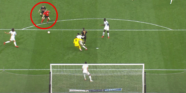 Cicaldau'nun pozisyonunu bozan hakemden pes dedirten açıklama