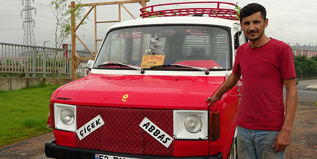 Çiçek Abbas detayı... Hurda minibüsün son hali şaşına çevirdi!