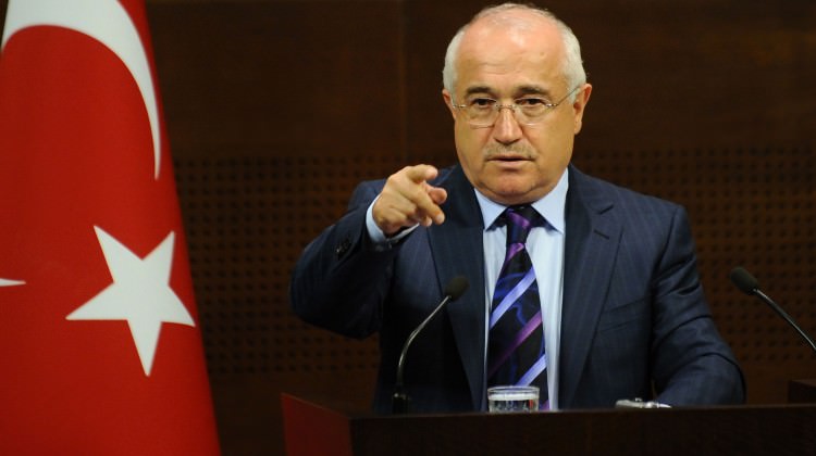 Çiçek resti çekti: Rejim falan değişmiyor!