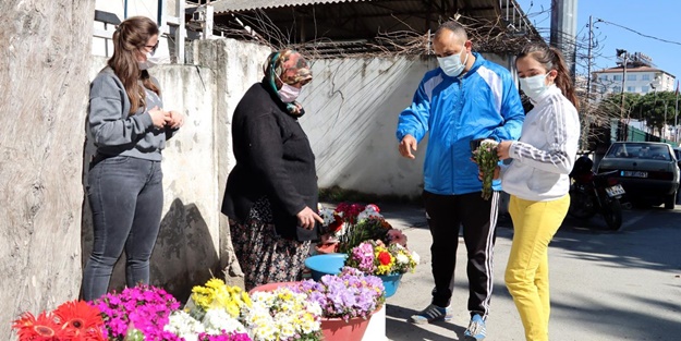Çiçek satarak kızına para gönderiyordu: Şok eden gerçek ortaya çıktı