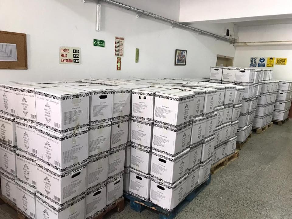Cide Kaymakamlığı, Ramazan ayında ihtiyaç sahiplerine 5 bin adet yardım kolisi dağıttı 