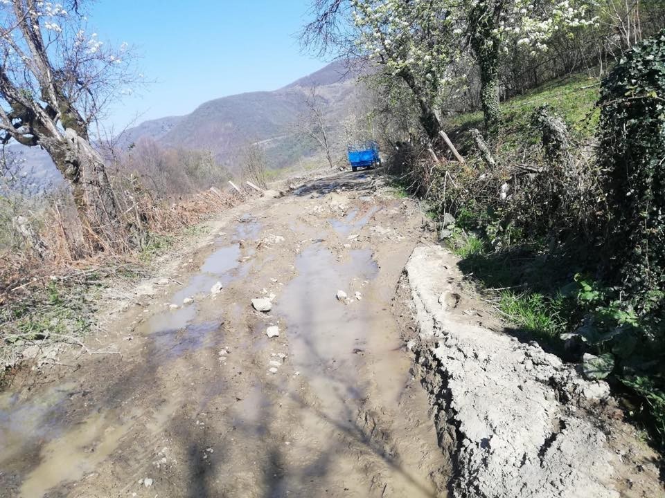 Cide Üçağıl köyü yolları bakımdan geçirildi 