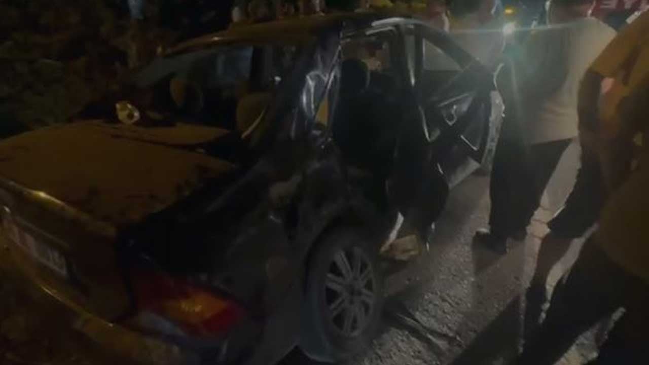 Cide’de iki otomobil çarpıştı: 1’i ağır 4 yaralı
