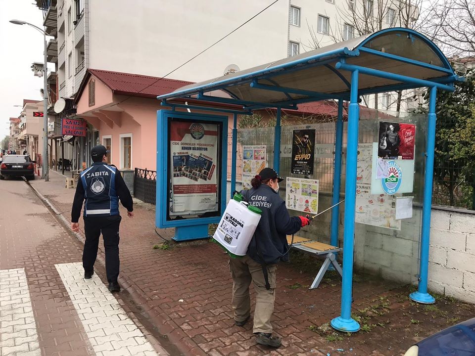 Cide’de koranavirüs tedbirleri kapsamında her yer dezenfekte ediliyor 