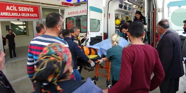 Çift römorklu traktör kaza yaptı: 46 yaralı