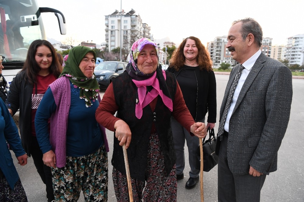 Çiftçi kadınlar ilk kez sinemaya girdi 