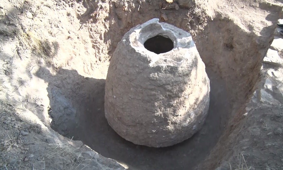 Çiftçi tarla sürerken tesadüf eseri buldu, 250 yıllık 