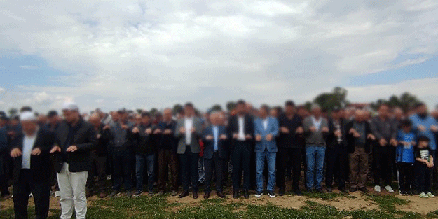 Çiftçiler yağmur duasına çıktı! Dua sonrası öyle bir şey oldu ki belediye başkanı ne yapacağını şaşırdı