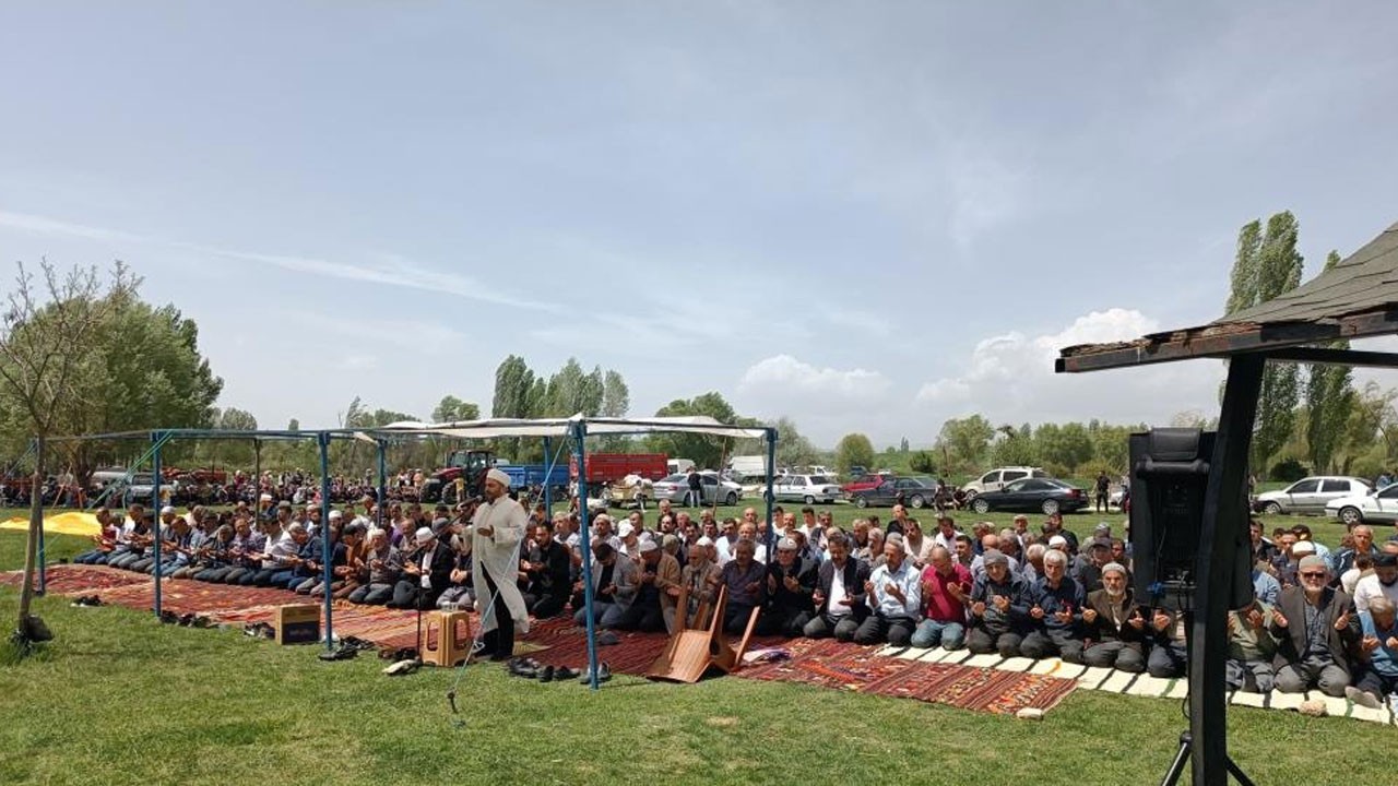 Çiftçiler yağmur duasında