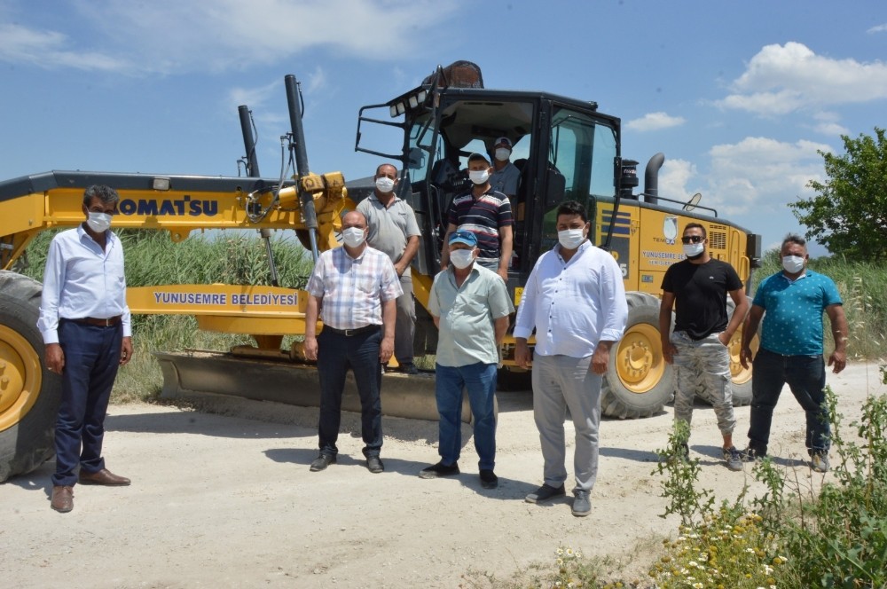 Çiftçilerden Yunusemre Belediyesine ova yolu teşekkürü 