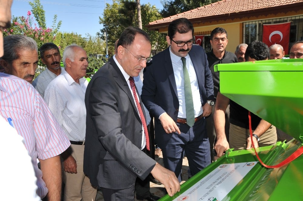 Çiftçilere 50 adet badem ve ceviz kabuğu soyma makinesi dağıtıldı 