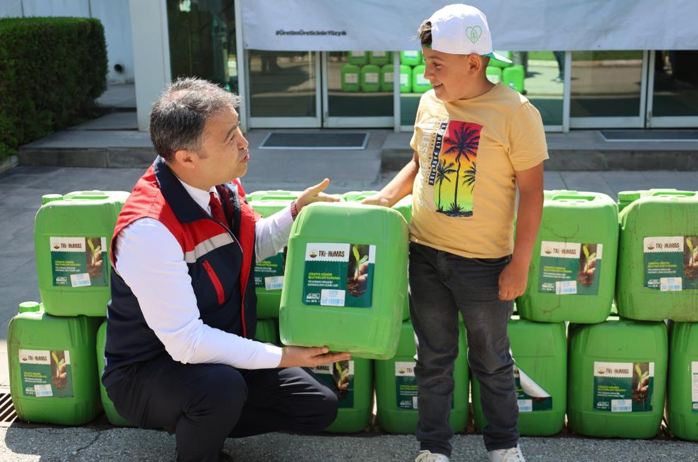 Çiftçilere 'Hümik Asit' dağıtıldı