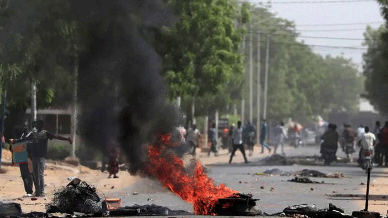 Çiftçilerin hayvan otlatma kavgası savaşa döndü: 35 çiftçi öldü!