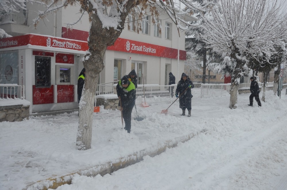 Çifteler Belediyesinden örnek kar çalışması 