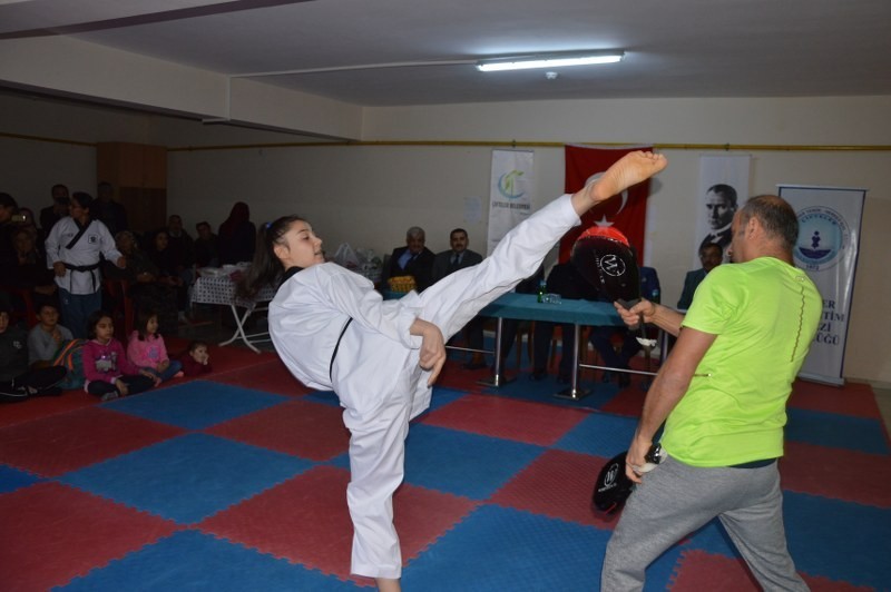 Çifteler’de taekwondo ve kick boksta kuşak terfi sınavı 