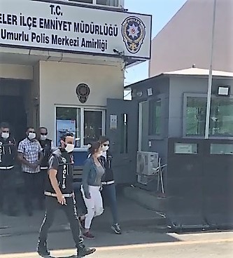 Çiftlikte kenevir yetiştiren karı koca tutuklandı 