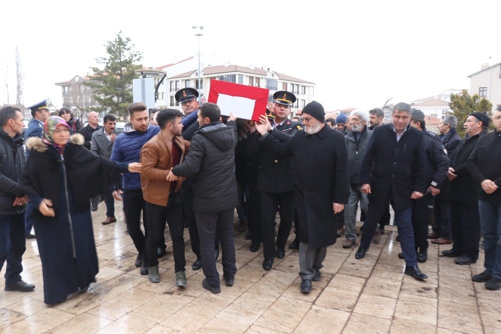 Çığ altında şehit olan askerin cenazesi memleketi Aksaray’a getirildi 