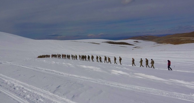 Çığ bölgesindeki canlar güvenlik korucularına emanet