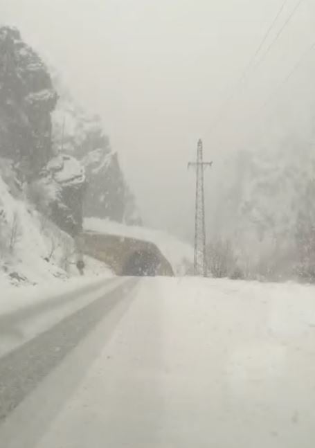 Çığ düşme anı kamerada 