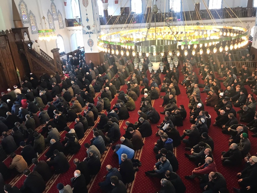 Çığ faciasında ölenler için eller semaya kalktı 