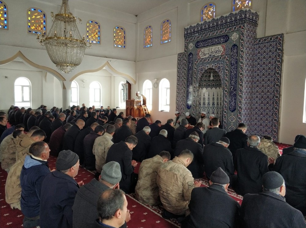 Çığ felaketinde hayatını kaybedenler için hatim ve mevlit okutuldu 