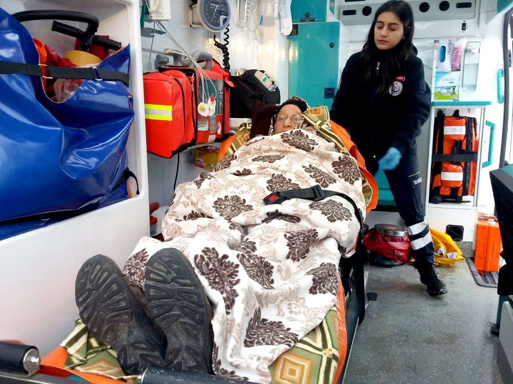 Çığ tehlikesi olan bölgeye ulaşım izni verilmiyor 