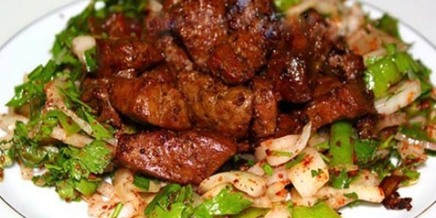 Ciğer kavurma ve soğan piyaz tarifi: Yaprak ciğer nasıl yapılır?