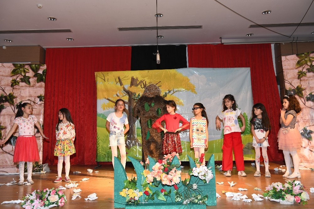 Çiğli’de 23 Nisan şenliği tiyatro ile devam etti 