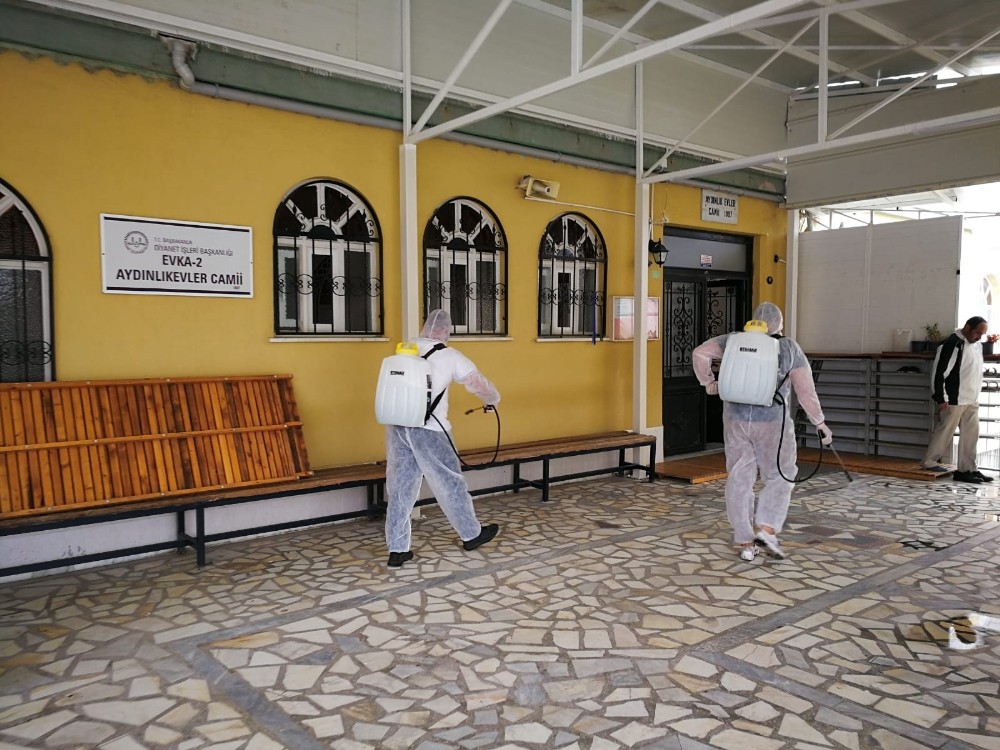 Çiğli’de camiler ibadete hazır 