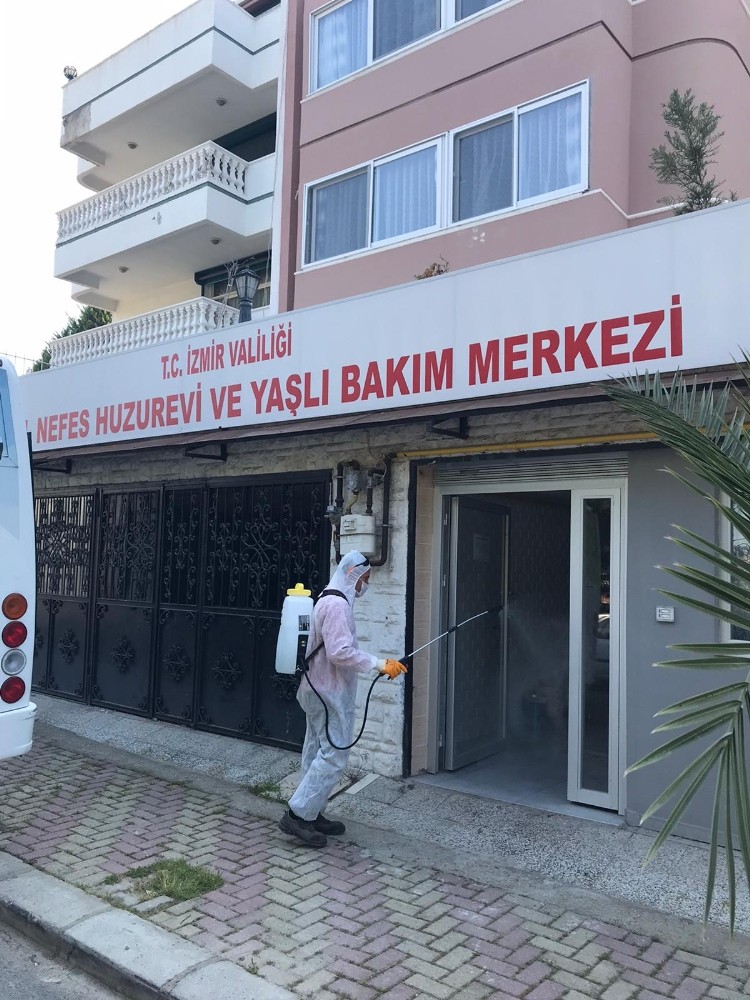 Çiğli’de huzurevlerine korona virüs temizliği 