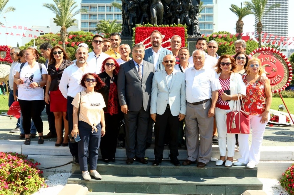 Çiğli’de İzmir’in kurtuluşunun 97. yılında 97 bin rozet 