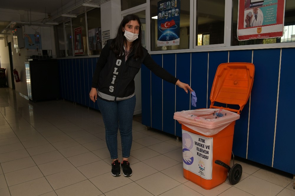 Çiğli’de maske ve eldiven atıkları ayrı toplanıyor 