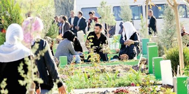 'Çığlık geliyor' diye mezarları açtırdılar