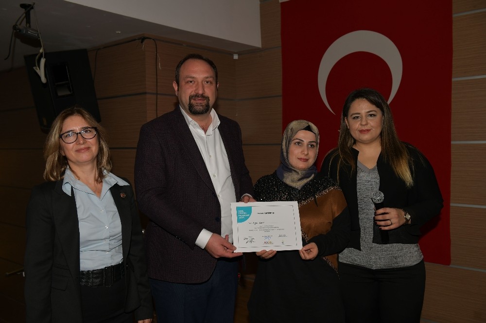 Çiğlili kadınlar sertifikalarını aldı 