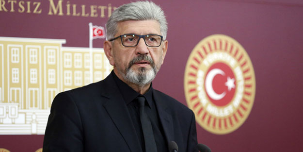 Cihangir İslam, dindarlara kan kusturan partiye geçiyor