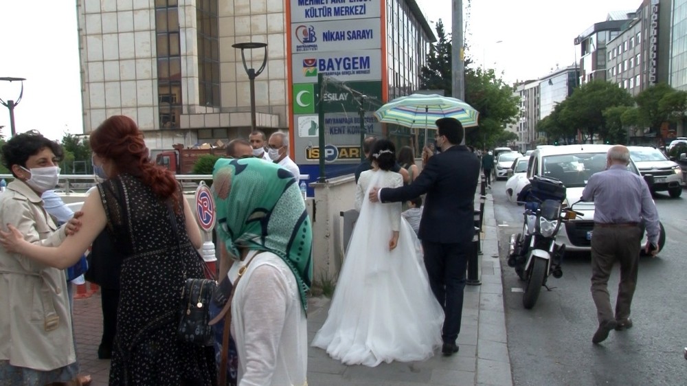 Çıkan yangın nikahı yarıda bıraktırdı 