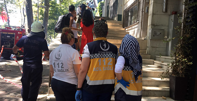 Çıkan yangında oğlu içeride mahsur kalan anne sinir krizi geçirdi