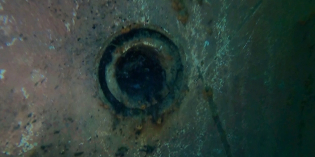 Çıkarılmazsa çok büyük risk! Denizin dibinde bir sanayi kompleksi