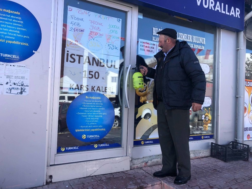 Çıldır Belediyesinden virüse karşı ilaçlama 