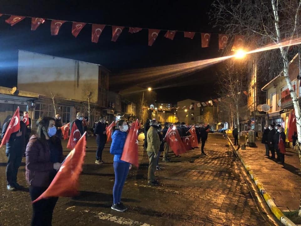 Çıldır’da evlerde 23 Nisan coşkusu 