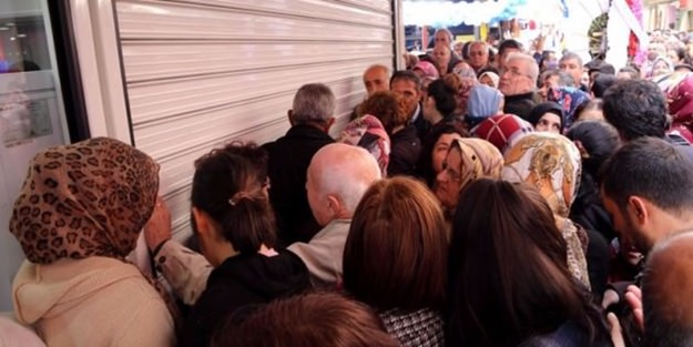 Çıldırdılar! Kapıları yumrukladılar