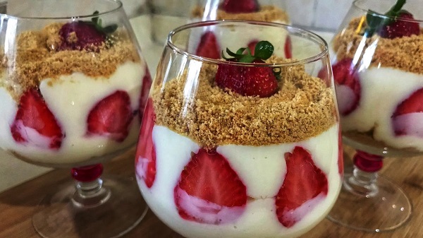 Çilekle hangi tatlı yapılır? Nefis kolay çilekli magnolia tarifi