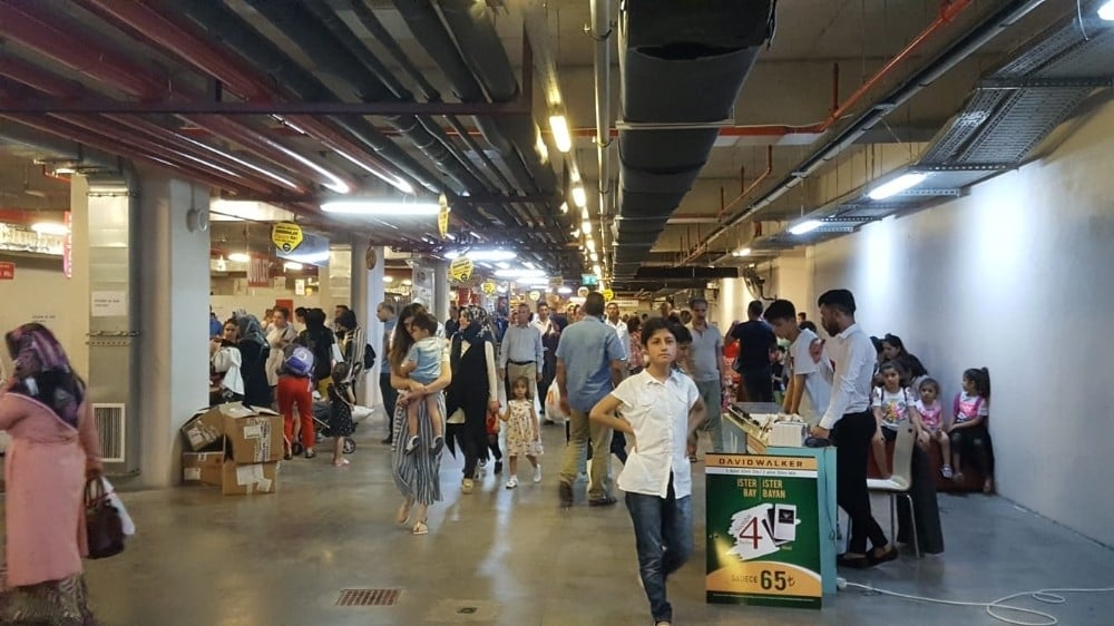 Çılgın indirimli depo günlerine yoğun ilgi 